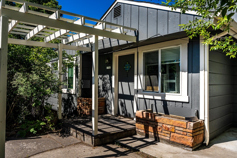 1545 NW 9th St, Bend, OR 97701 - photo 1