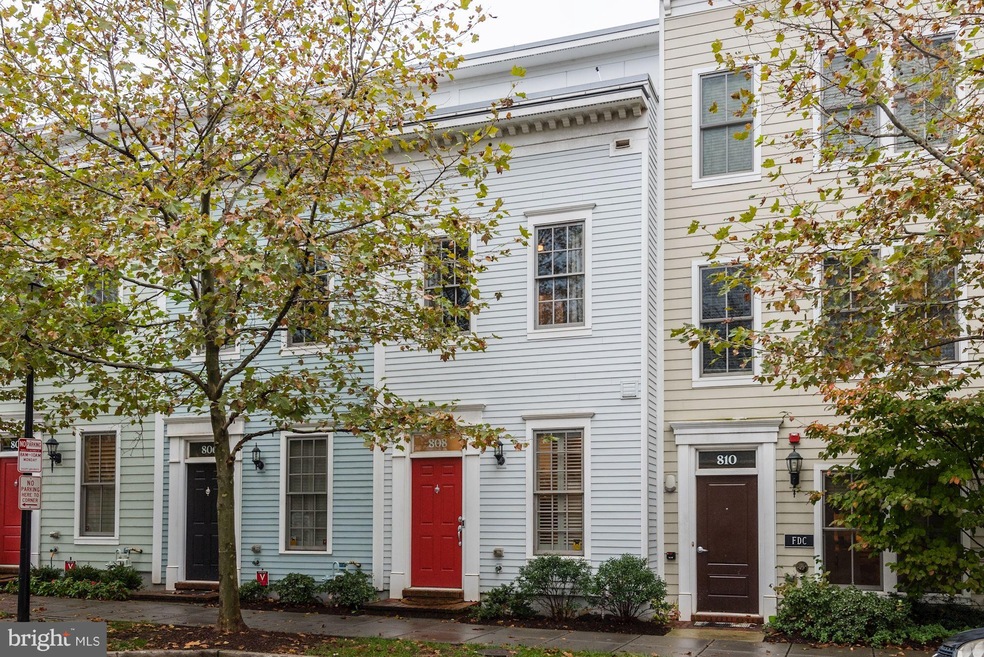 808 Madison St, Alexandria, VA 22314 - photo 1