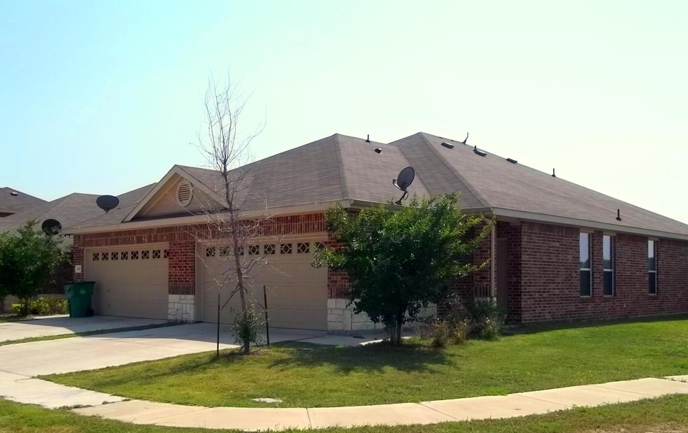 345 Schirra Ct, Lavon, TX 75166 - photo 1