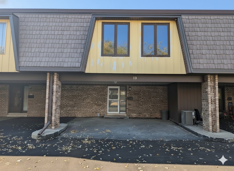 19 Cour Leroux, Palos Hills, IL 60465 - photo 1