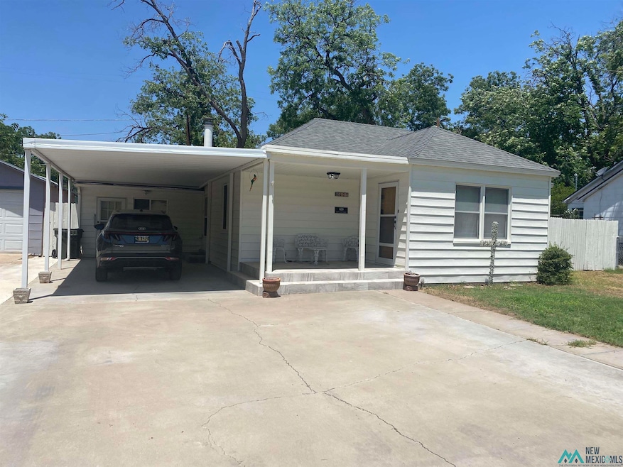 609 N Ash St, Carlsbad, NM 88220 - photo 1