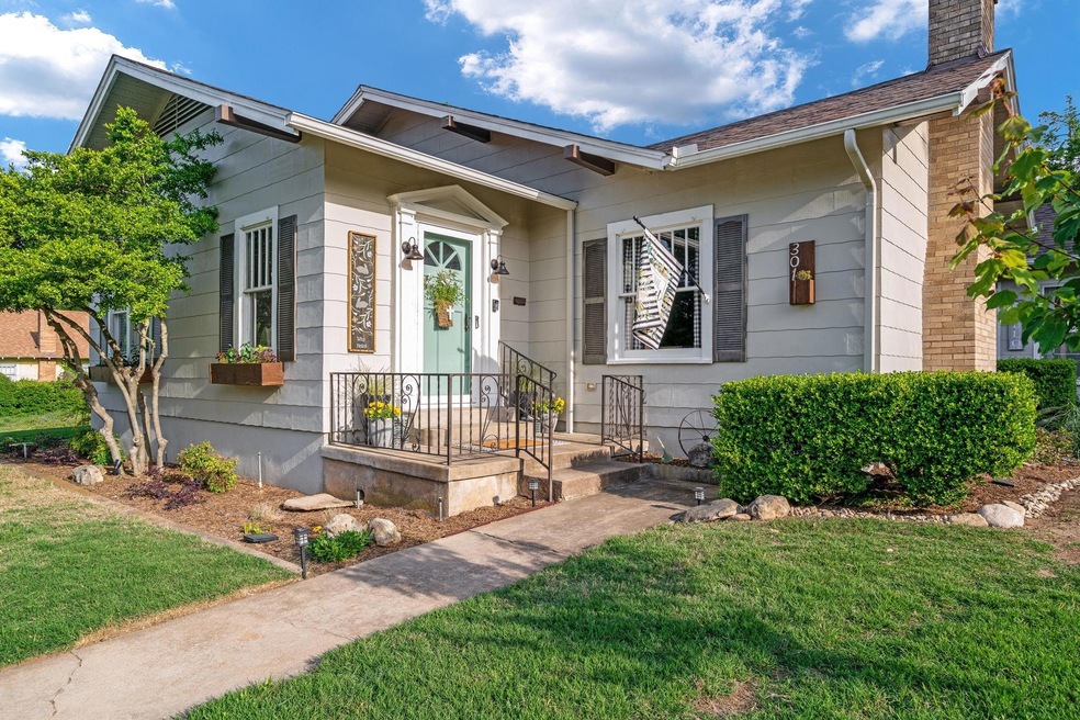 301 W Josephine St, Weatherford, TX 76086 - photo 1