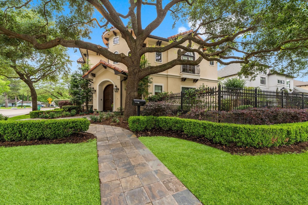 1601 Glourie Dr, Houston, TX 77055 - photo 1