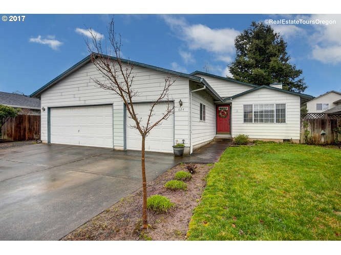 624 S Oak Place, Canby, OR 97013 - photo 1