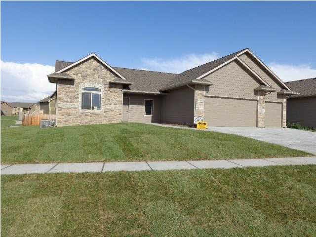 Large 3,300 square feet, split bedroom, no-step, f