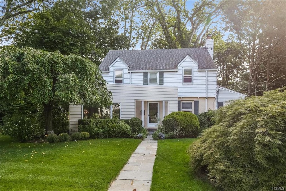 215 Beverly Rd, Scarsdale, NY 10583 - photo 1