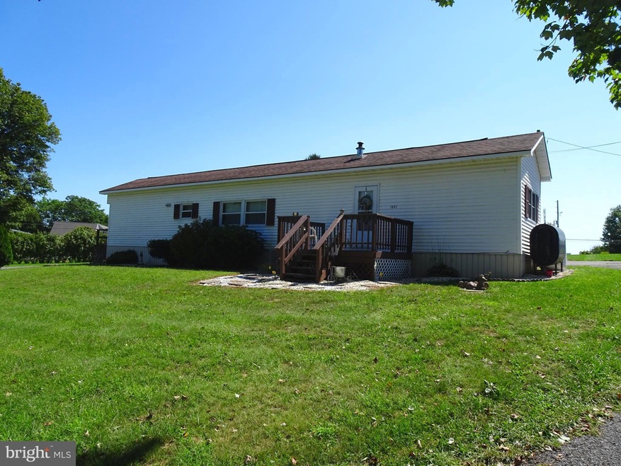 1057 Paper Mill Rd, Chambersburg, PA 17202 - photo 1