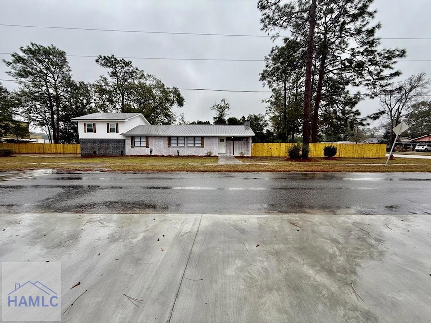 204 N Palm St, Jesup, GA 31546 - photo 1