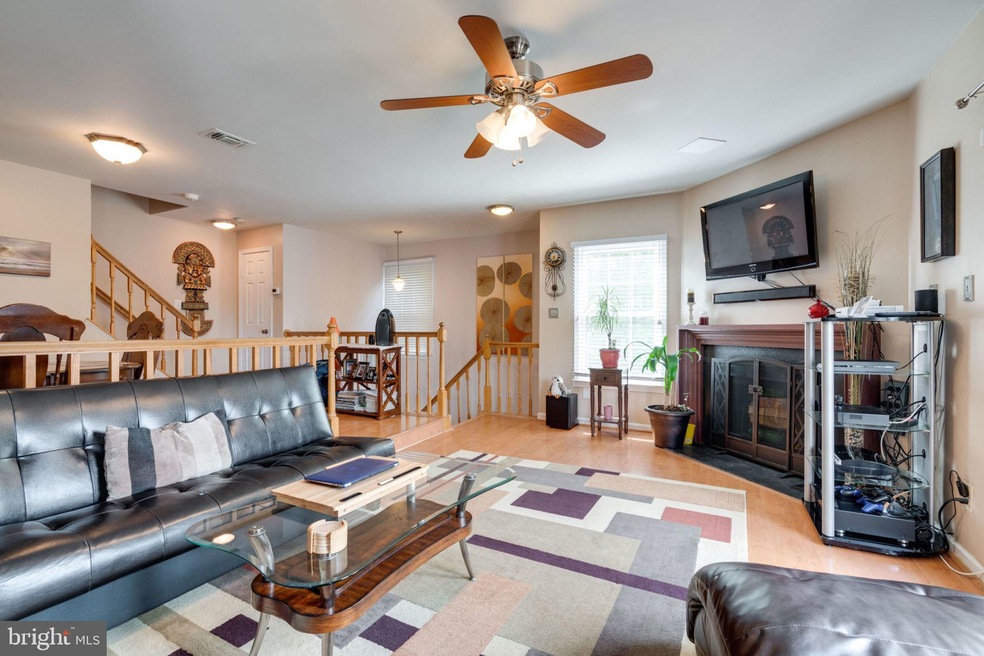 12604 Kempston Ln unit 6, Woodbridge, VA 22192 - photo 1