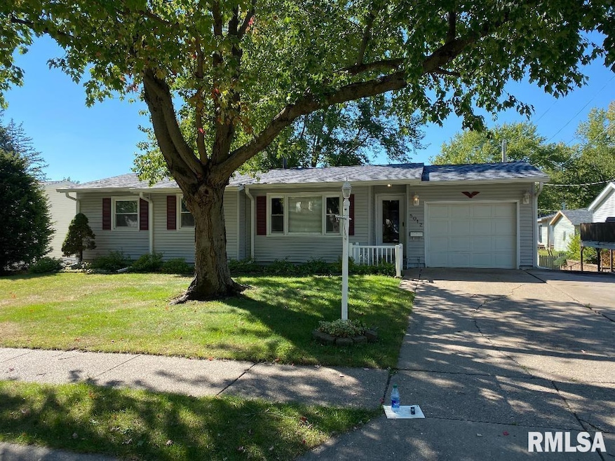 5012 Candlelight Dr, Davenport, IA 52806 - photo 1