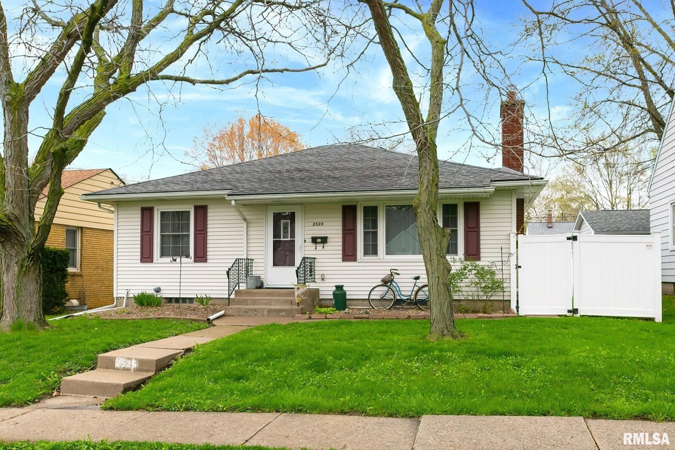 2525 N Howell St, Davenport, IA 52804 - photo 1