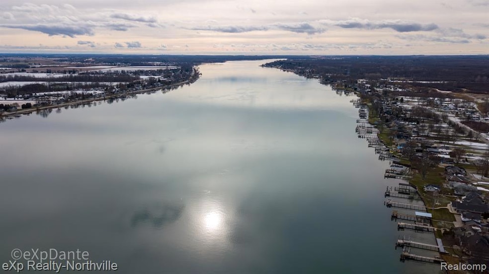 7503 S River Rd, Marine City, MI 48039 - photo 1