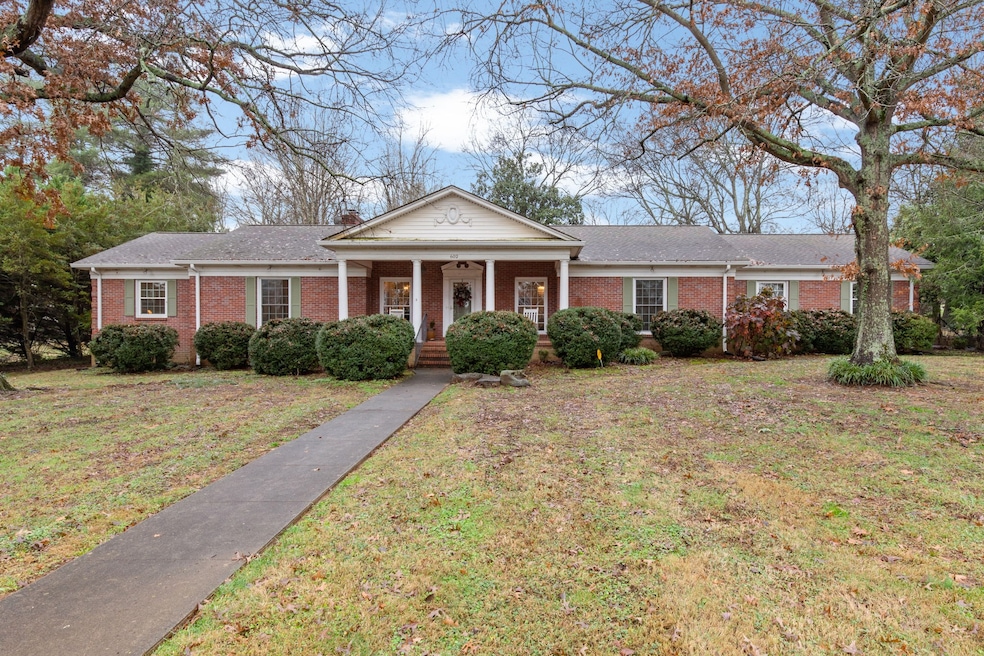 602 Kingree Rd, Shelbyville, TN 37160 - photo 1