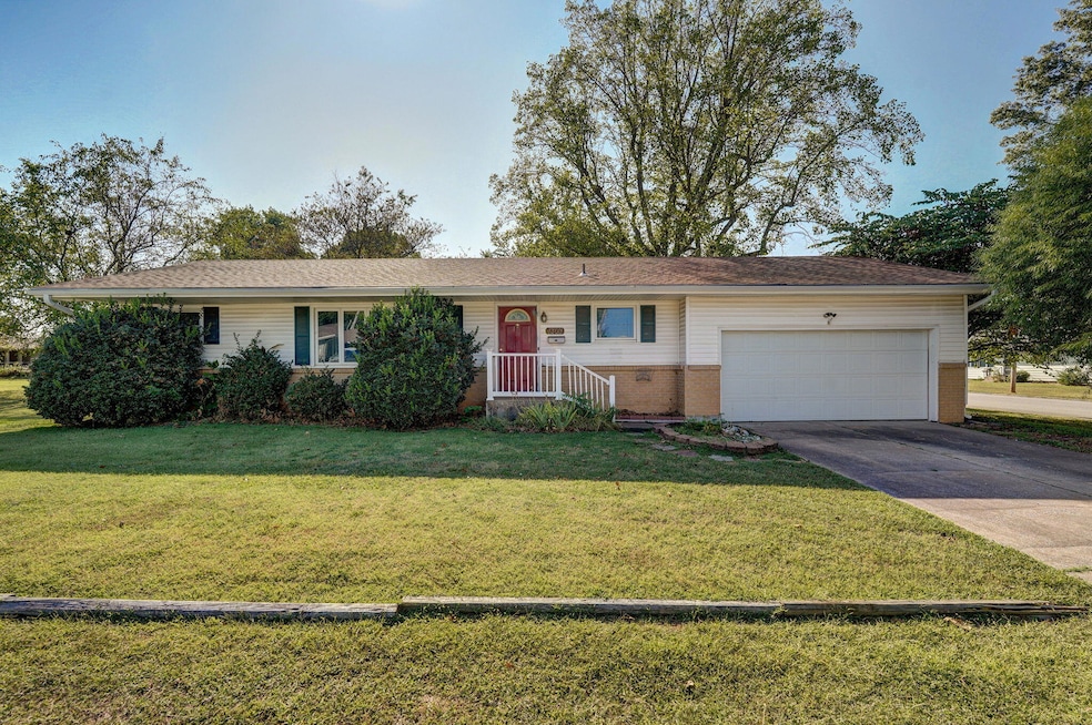 1303 David Rd, Mount Vernon, MO 65712 - photo 1