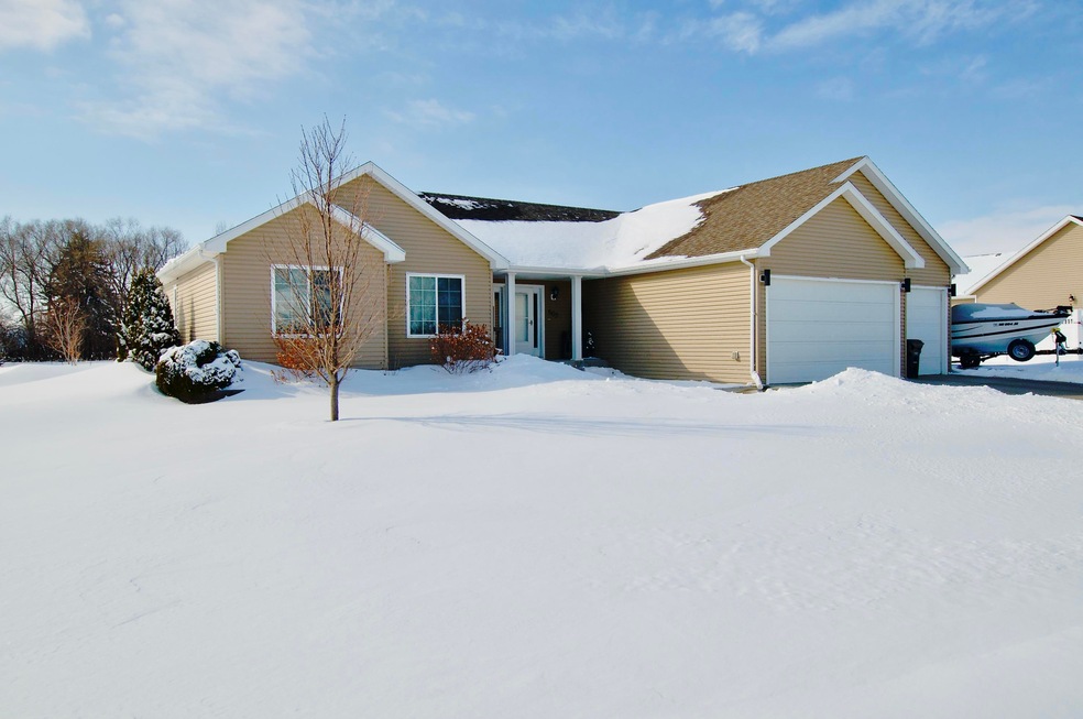 603 21st Ave NE, Jamestown, ND 58401 - photo 1