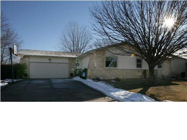 1738 N Stoney Point St Front view