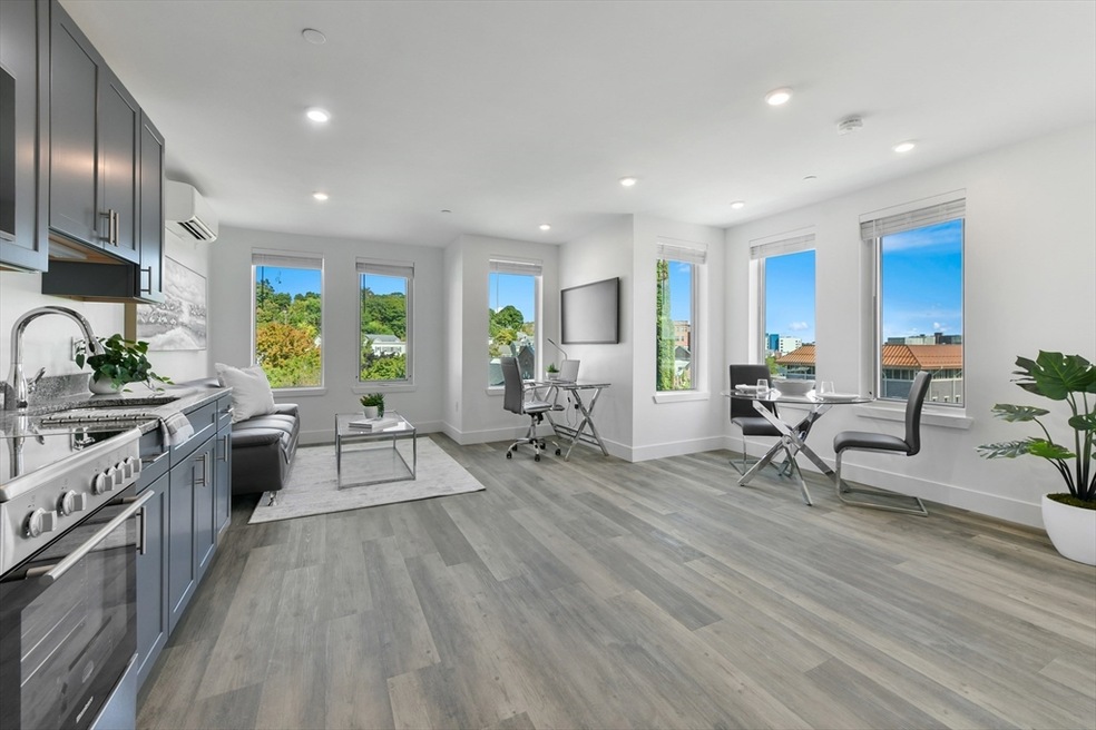 585 Essex St unit 516, Lynn, MA 01901 - photo 1