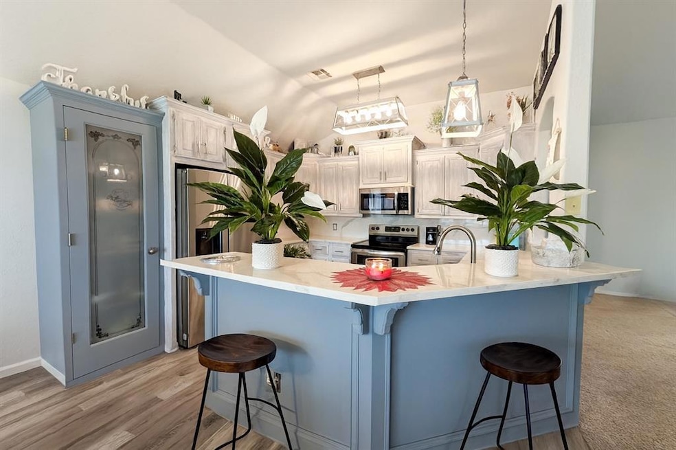 604 Loyd Ln, Moore, OK 73160 - photo 1