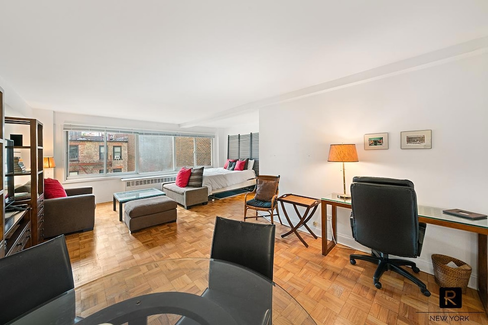 240 E 55th St unit 5-C, New York, NY 10022 - photo 1