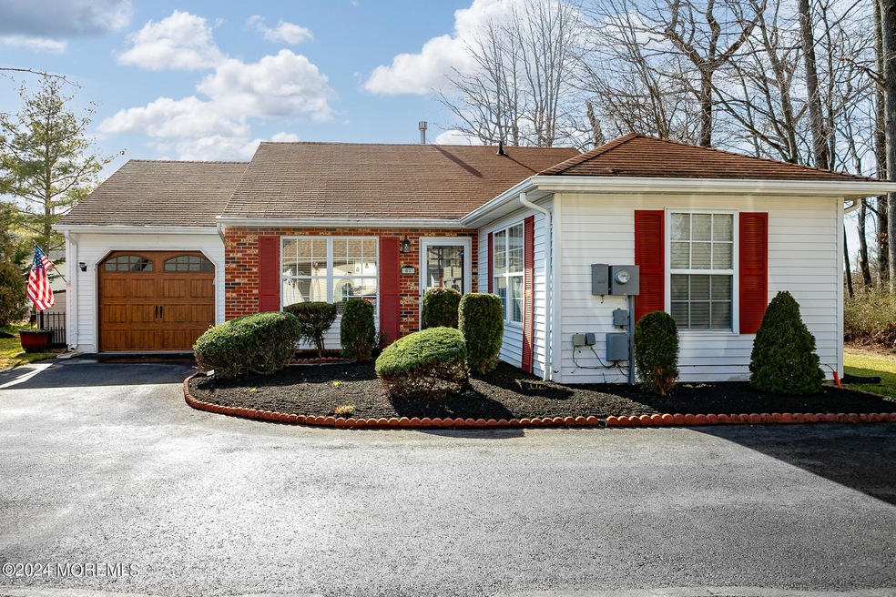 67 Farnworth Close unit 1000, Freehold, NJ 07728 - photo 1