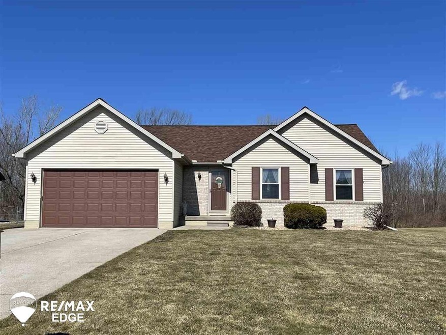 10043 N Hunt Ct, Davison, MI 48423 - photo 1