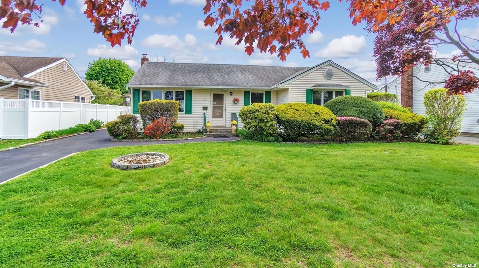 31 Coronet Crescent, Bethpage, NY 11714 - photo 1