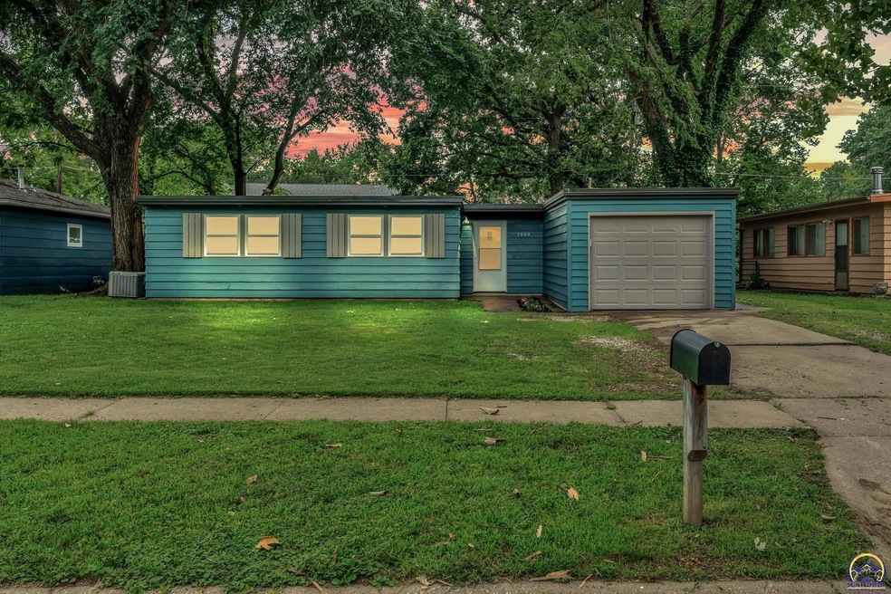 2909 SW 36th St, Topeka, KS 66614 - photo 1