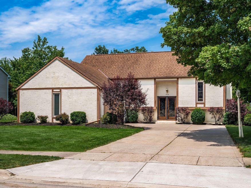 1526 Lorraine Ave, Columbus, OH 43235 - photo 1