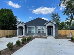 216 Cleveland St, Cleburne, TX 76031 - photo 1