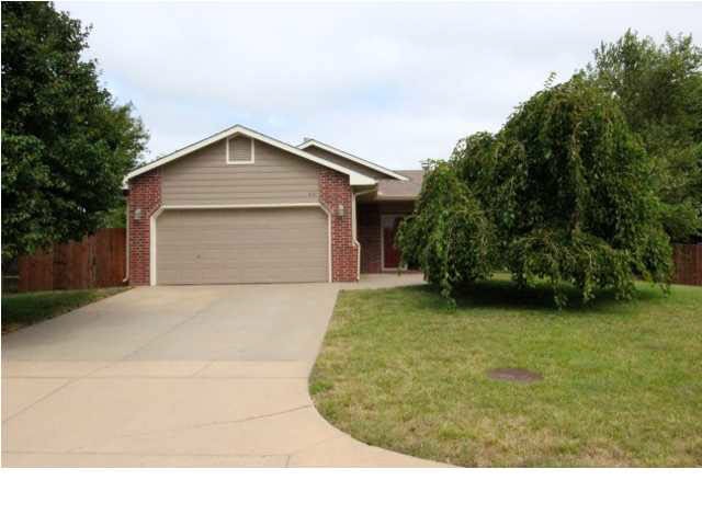 218 E Country Walk LN, Mulvane KS 67110