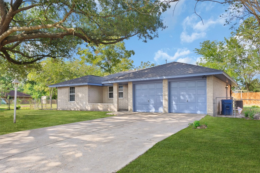 9211 Bedworth Ln, Houston, TX 77088 - photo 1