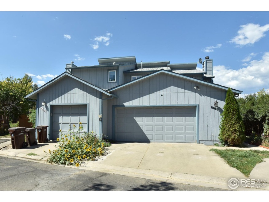 1/2 Duplex w/2 Car garage