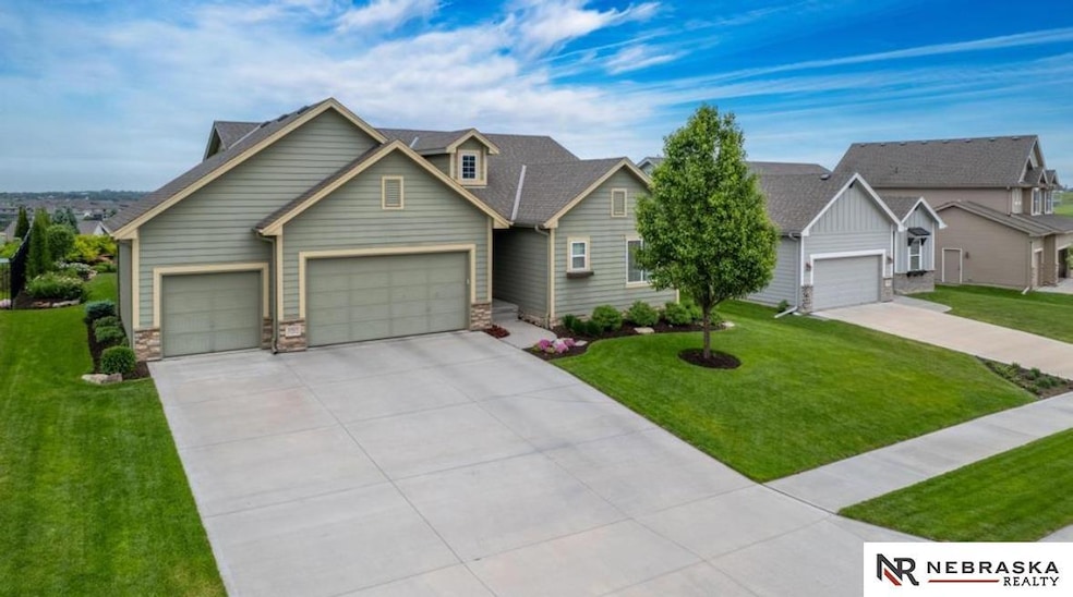 10425 S 110th St, Papillion, NE 68046 - photo 1