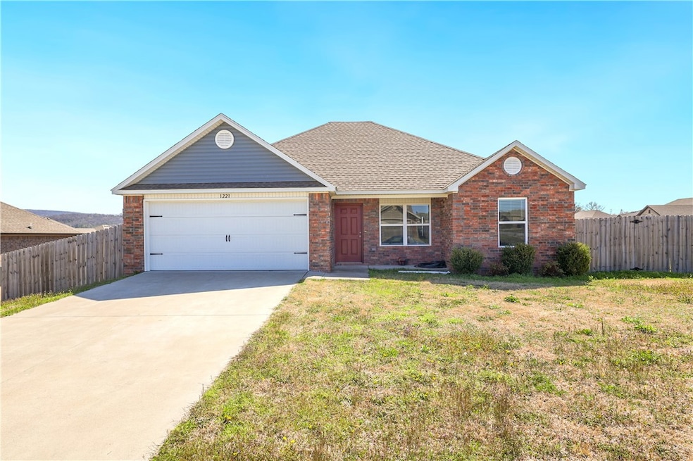 1221 General Marmaduke Dr, Prairie Grove, AR 72753 - photo 1