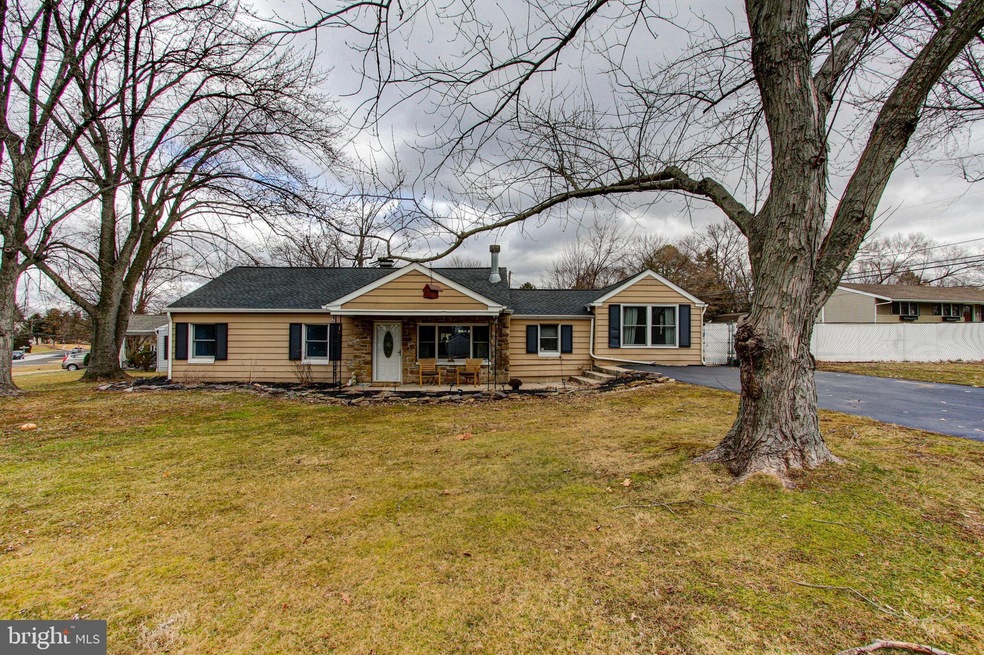 960 Wayfield Dr, Norristown, PA 19403 - photo 1