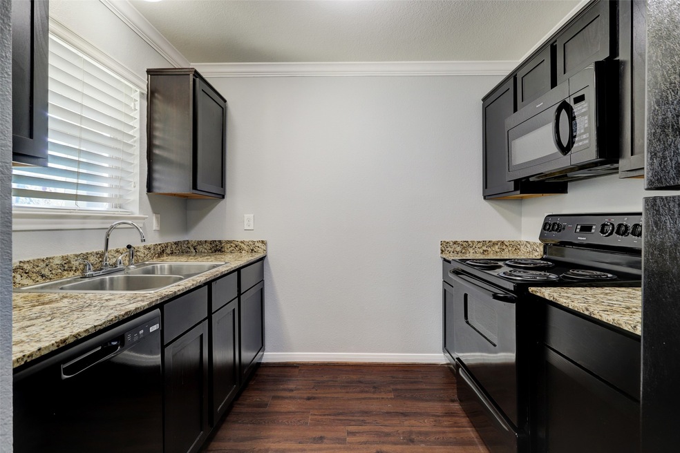 1600 W T C Jester Blvd unit 3, Houston, TX 77008 - photo 1