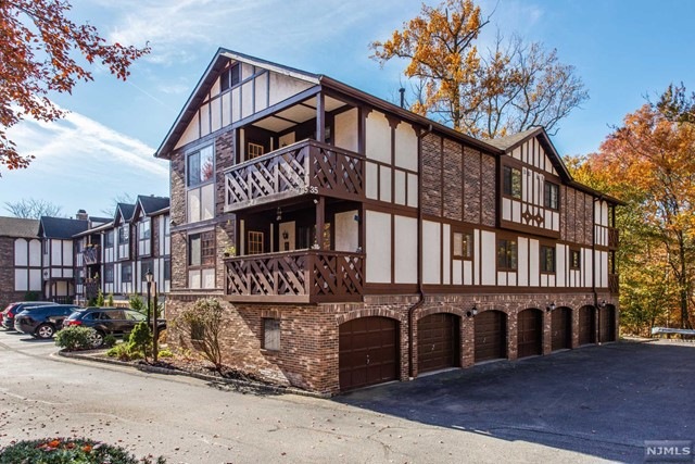 3512 Whittier Ct, Mahwah, NJ 07430 - photo 1