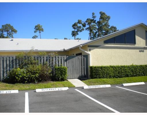 1050 Summit Trail Cir unit A, West Palm Beach, FL 33415 - photo 1