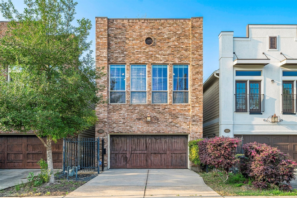 1032 Dunbar St, Houston, TX 77009 - photo 1