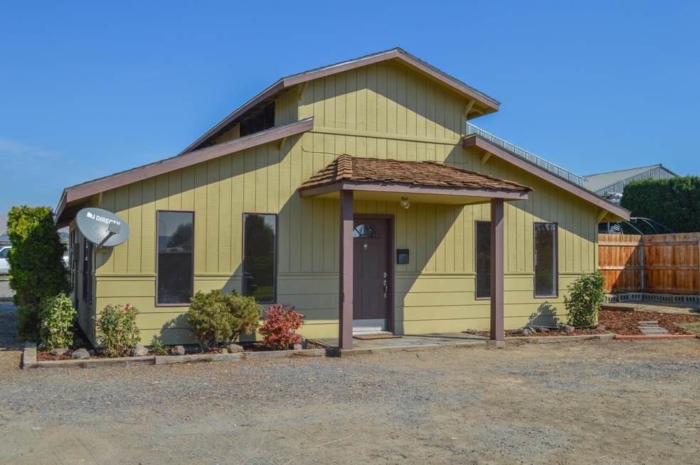 771 E Charron Road - Moxee, WA 98936