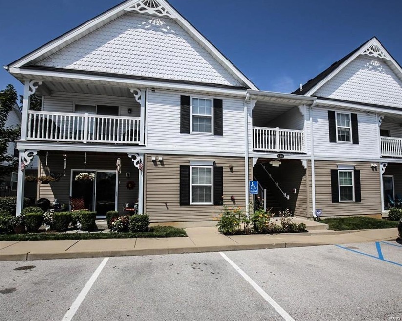 Great Location ~ Tennis ~ Basketball ~ Pool ~ Walk