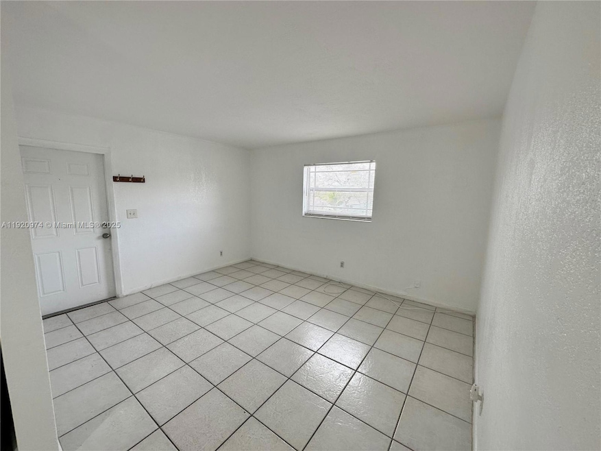2534 NW 139th St unit 3, Opa Locka, FL 33054 - photo 1