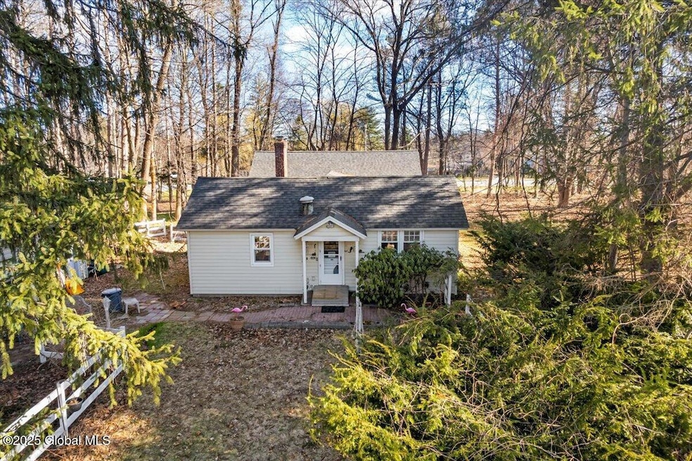 2760 Troy-Schenectady Rd, Niskayuna, NY 12309 - photo 1