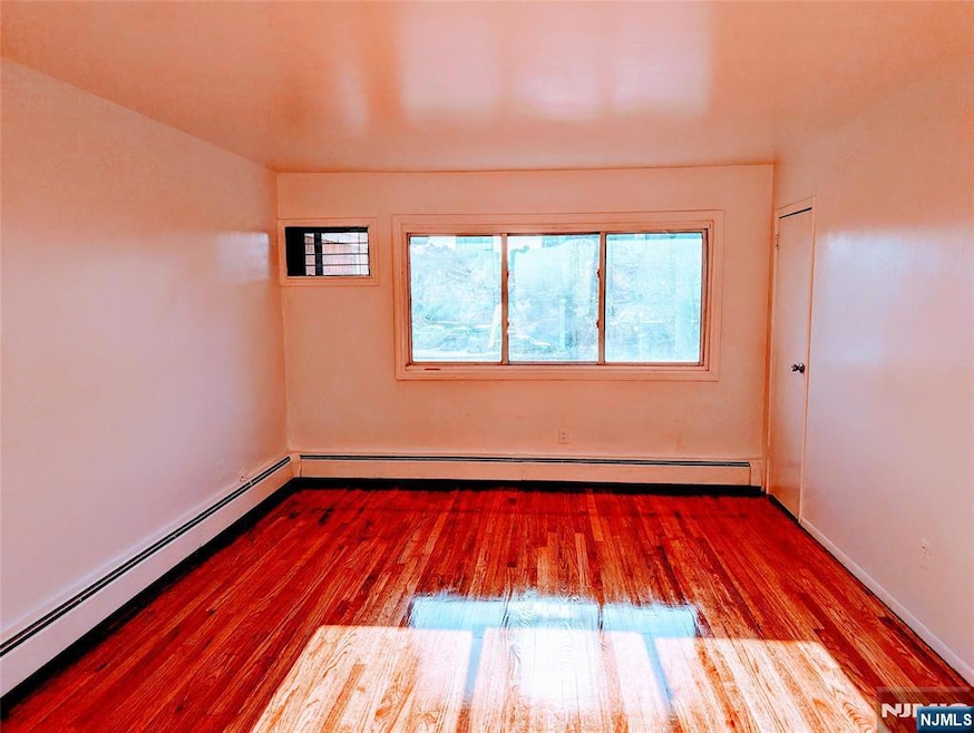 1599 Bergen Blvd unit 7, Leonia, NJ 07605 - photo 1