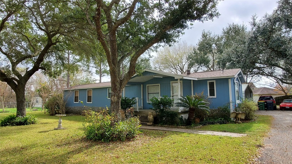 6002 Cottonwood St, Pearland, TX 77584 - photo 1