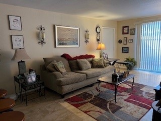 4633 Wild Indigo St unit 547, Houston, TX 77027 - photo 1