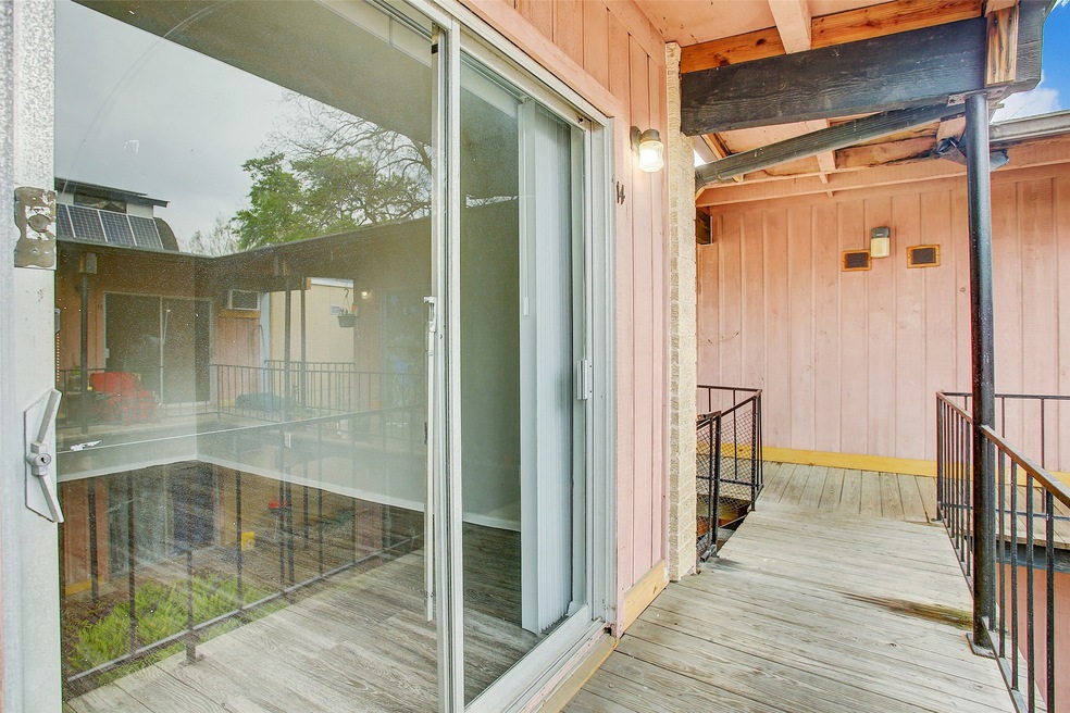 2322 Dunlavy St unit 8, Houston, TX 77006 - photo 1