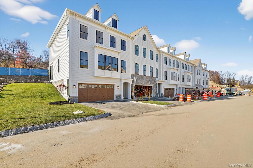 1817 Soundview Ct, Yorktown Heights, NY 10598 - photo 1