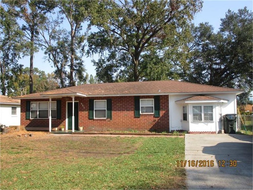 605 W Howard Dr, Brunswick, GA 31523 - photo 1