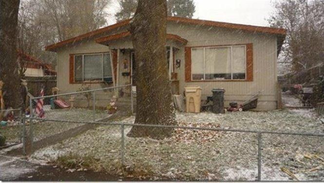 702 NW D St, Grants Pass, OR 97526 - photo 1